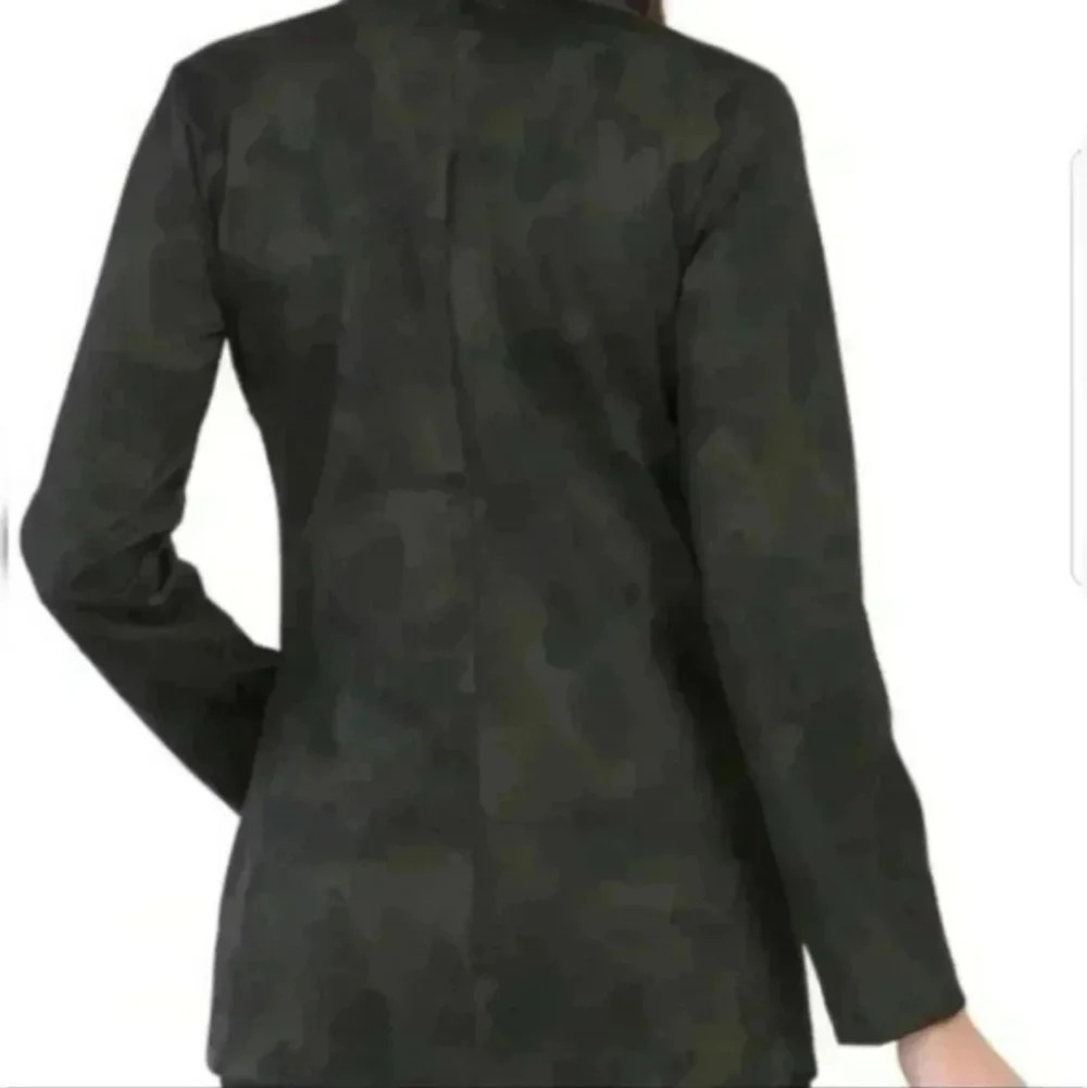 NWT Rachel Zoe Strech Dark Camouflage Blazer Size‎ Small V61